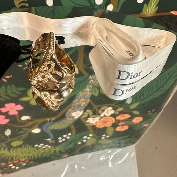 CHRISTIAN DIOR LOGO BIJOU RIBBON
BROWN CRYSTAL RING (Size 7-7.5) 💍 💛🔥 - Picture 3 of 15